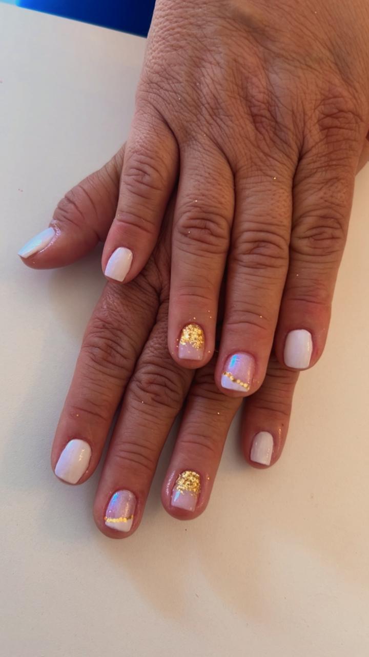 Unhas feitas por Rafaela Baião – manicure com hidratação e esmaltação